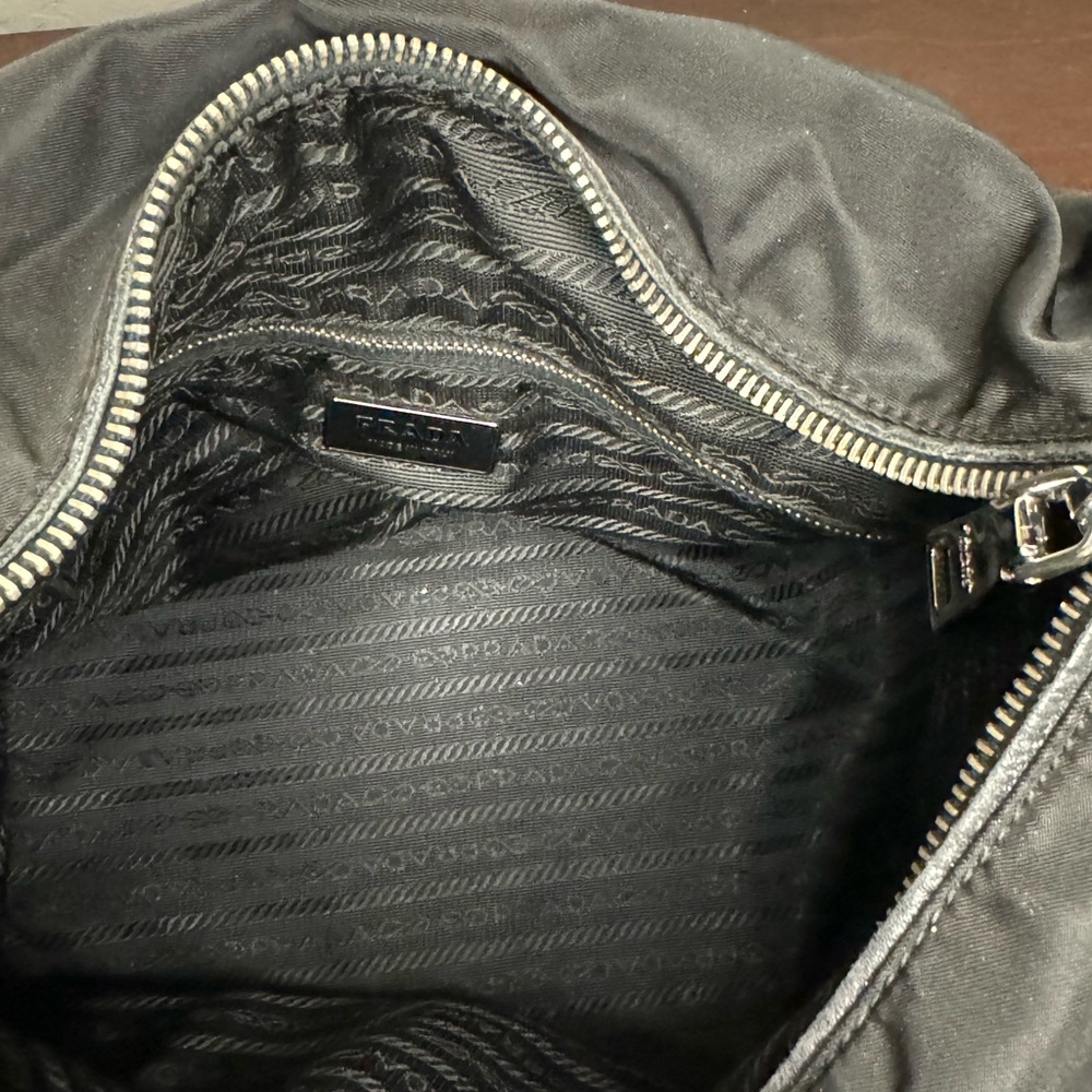 PRADA Nylon‎ shoulder bag w/woven leather adjustable straps and dust bag - Picture 9 of 16